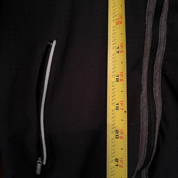 Women's Under Armour Lightweight Zip Up Jacket Black w reflectors - Picture 5 of 7